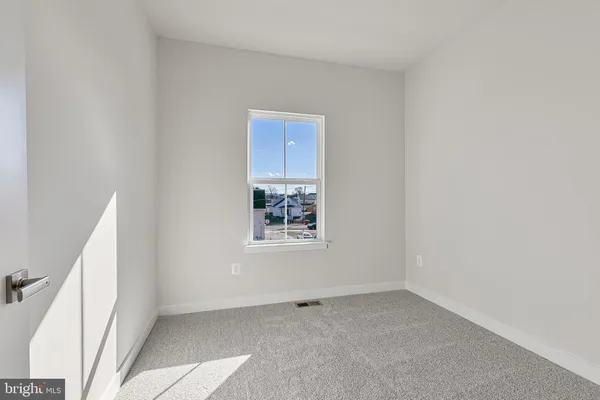 $319,990 | 33 E Oasis Avenue, Ranson, WV 25438