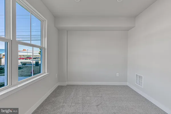 $319,990 | 33 E Oasis Avenue, Ranson, WV 25438