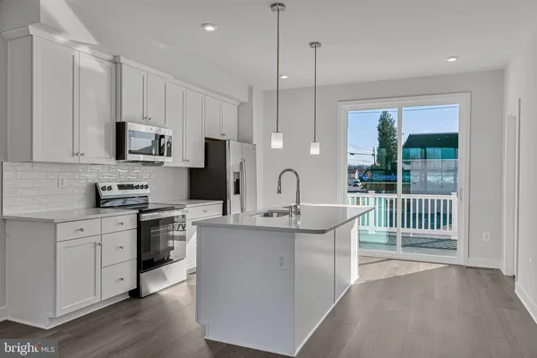 $319,990 | 33 E Oasis Avenue, Ranson, WV 25438