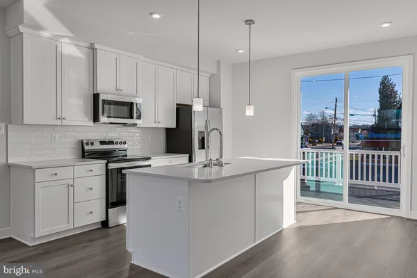 $319,990 | 33 E Oasis Avenue, Ranson, WV 25438