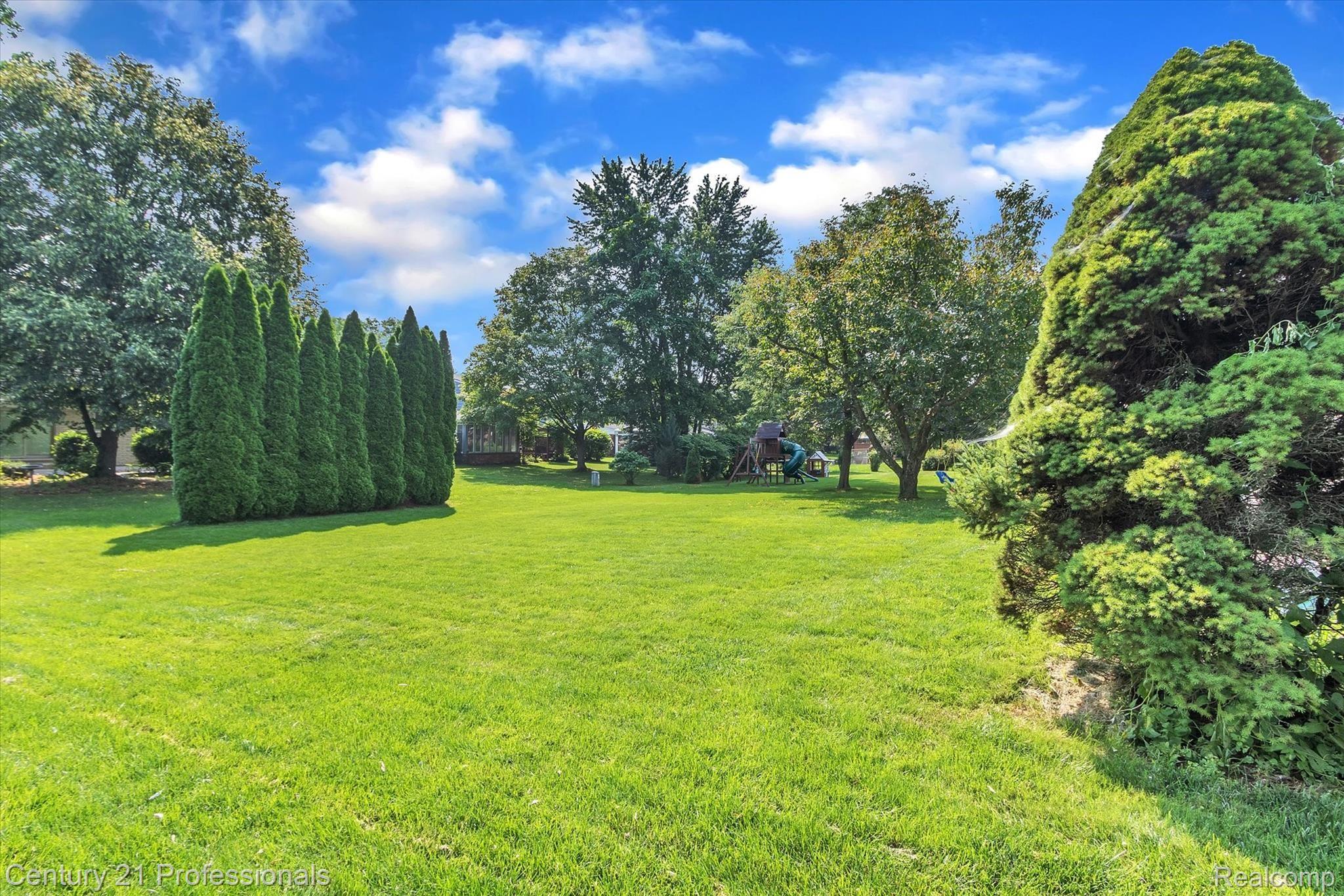 851 Hampton Circle Rochester, MI 48307 - Photo 48 of 50 52-851 Hampton Cir-Windowstill-Real-Estate-Photography-53.jpg