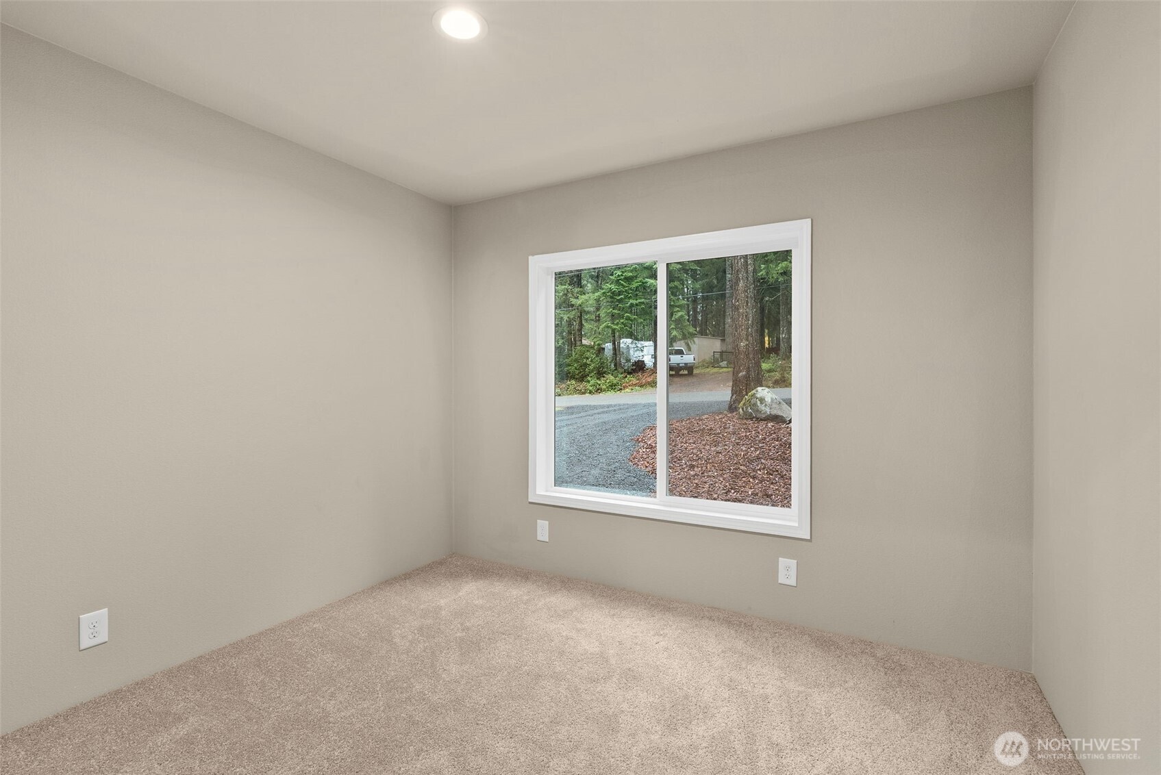 141 East Dalkeith Road Shelton, WA 98584 - Photo 22 of 38 an empty room with window