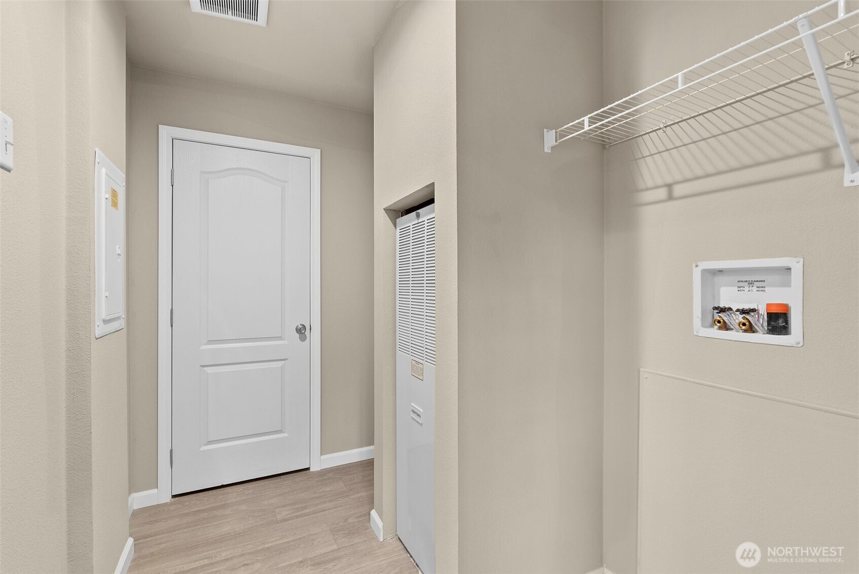 141 East Dalkeith Road Shelton, WA 98584 - Photo 23 of 38 a view of room with hallway and closet