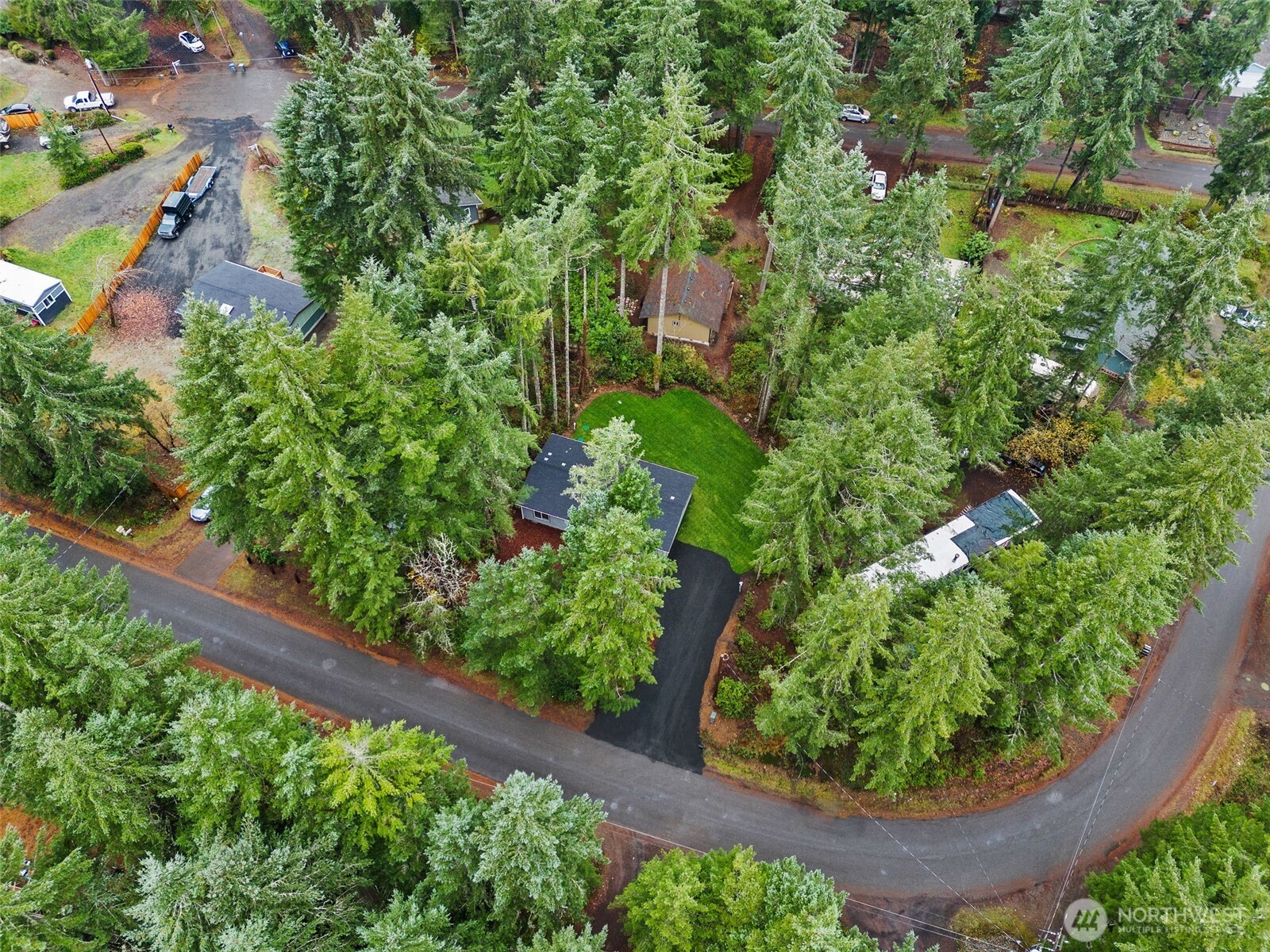 141 East Dalkeith Road Shelton, WA 98584 - Photo 37 of 38 a view of a garden with plants