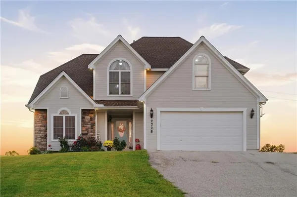 $560,000 | 7725 Huckleberry Road, Odessa, MO 64076