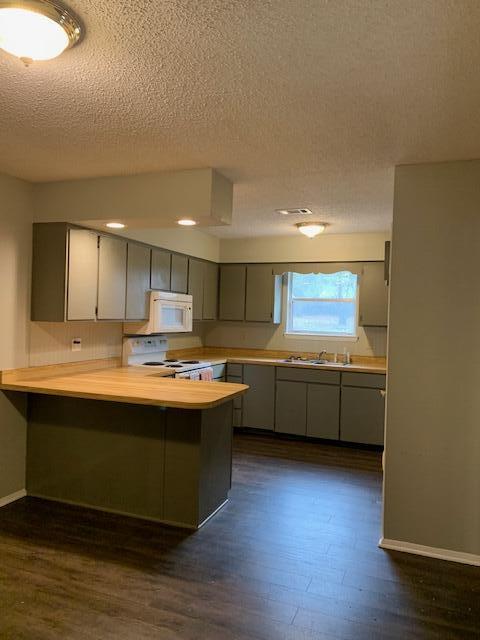 5735 Wildwood Road Crestview, FL 32536 - Photo 8 of 17 5735 WWood Kitch