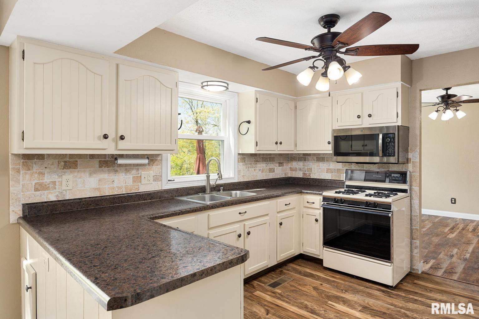 1565 Hickory Point Road Metamora, IL 61548 - Photo 12 of 56