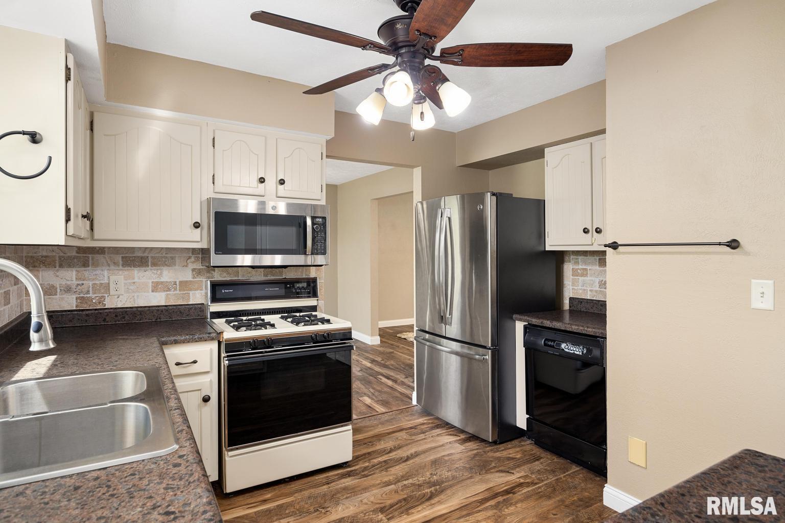 1565 Hickory Point Road Metamora, IL 61548 - Photo 13 of 56