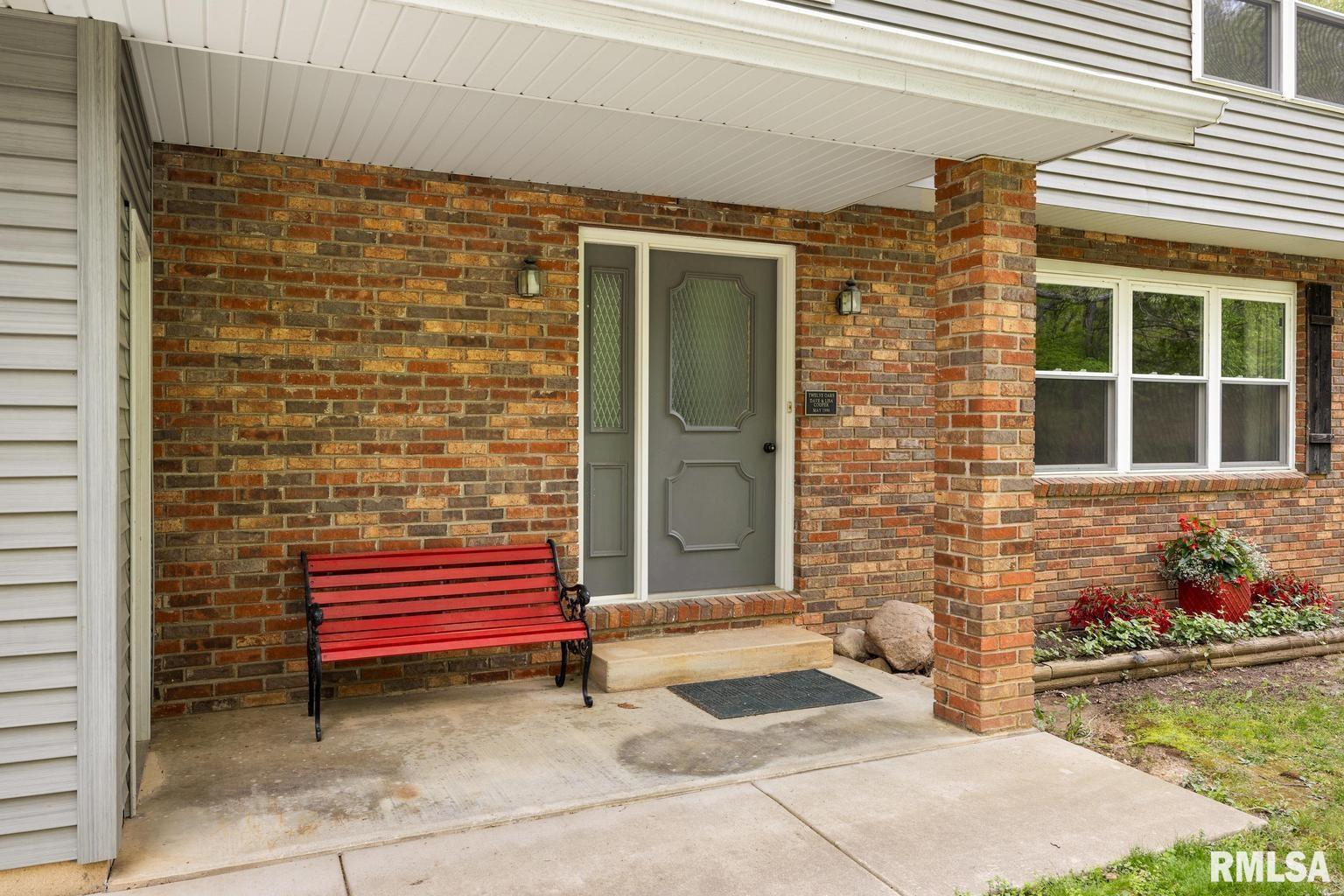 1565 Hickory Point Road Metamora, IL 61548 - Photo 4 of 56
