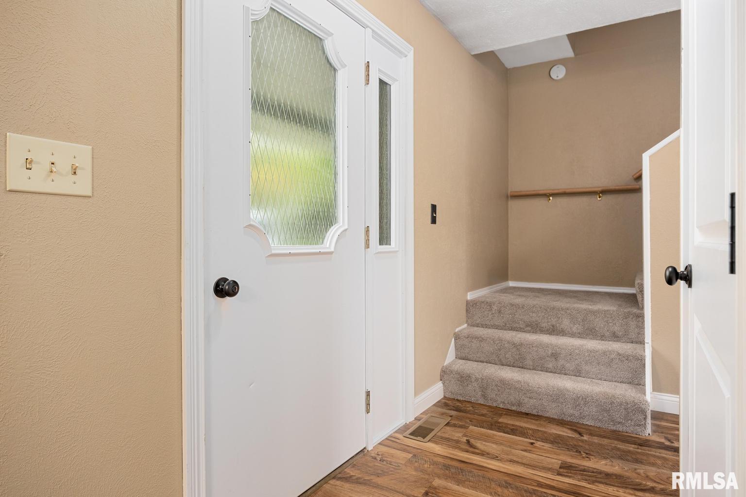 1565 Hickory Point Road Metamora, IL 61548 - Photo 5 of 56