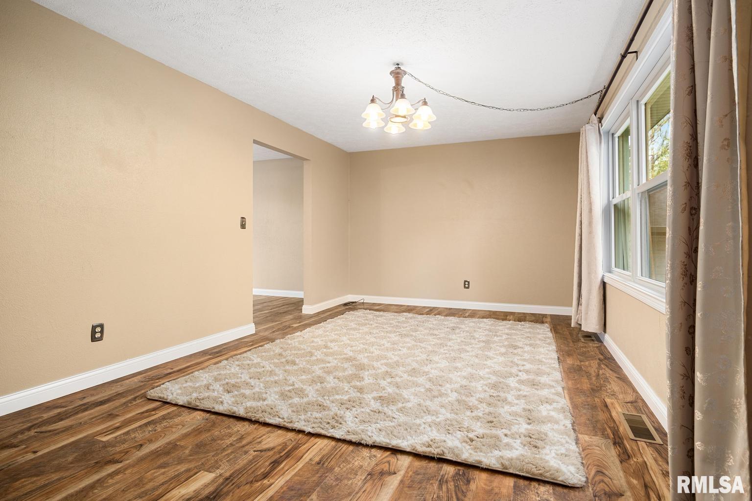 1565 Hickory Point Road Metamora, IL 61548 - Photo 7 of 56