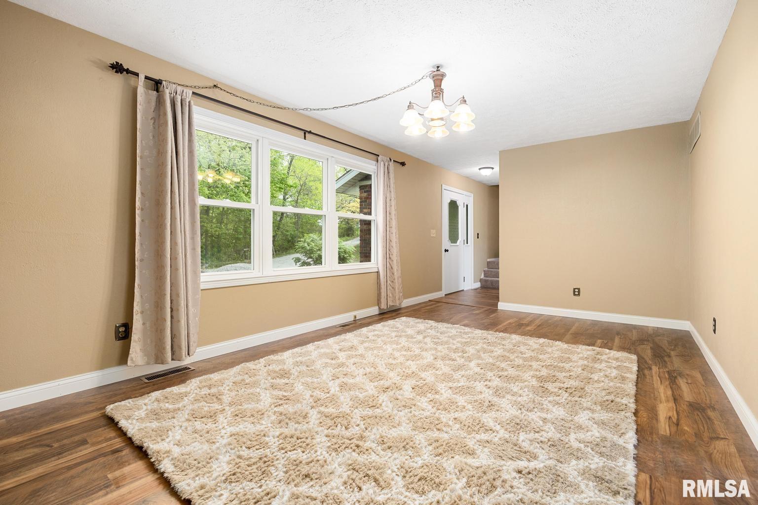 1565 Hickory Point Road Metamora, IL 61548 - Photo 8 of 56