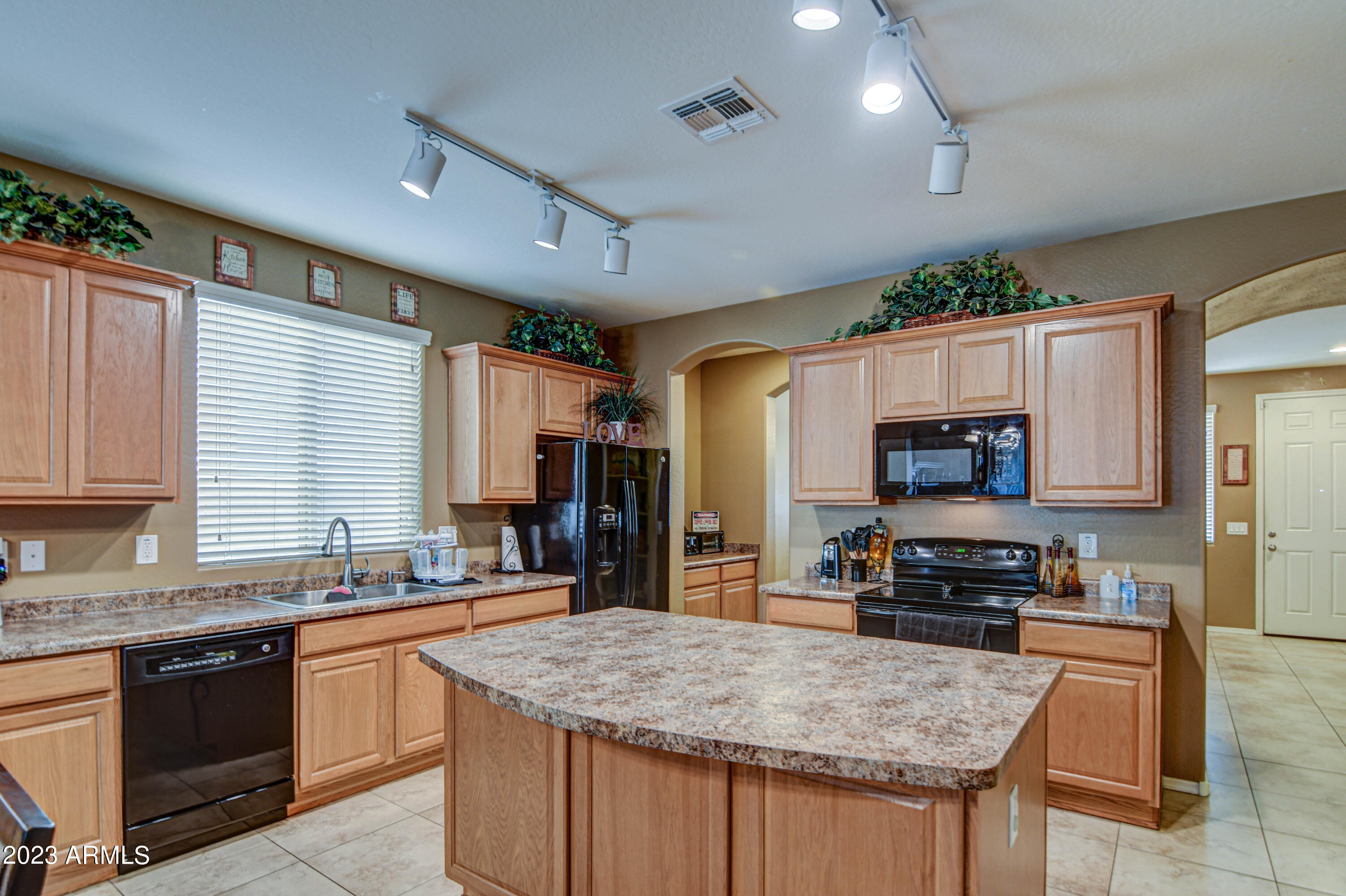 1922 West Carson Road Phoenix, AZ 85041 - Photo 13 of 42 Kitchen 5
