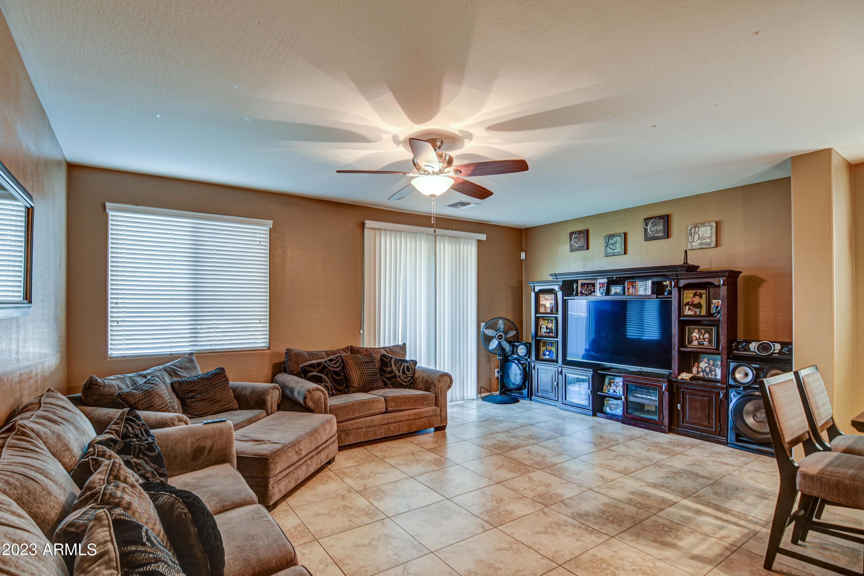 1922 West Carson Road Phoenix, AZ 85041 - Photo 18 of 42 Famoly Room 3