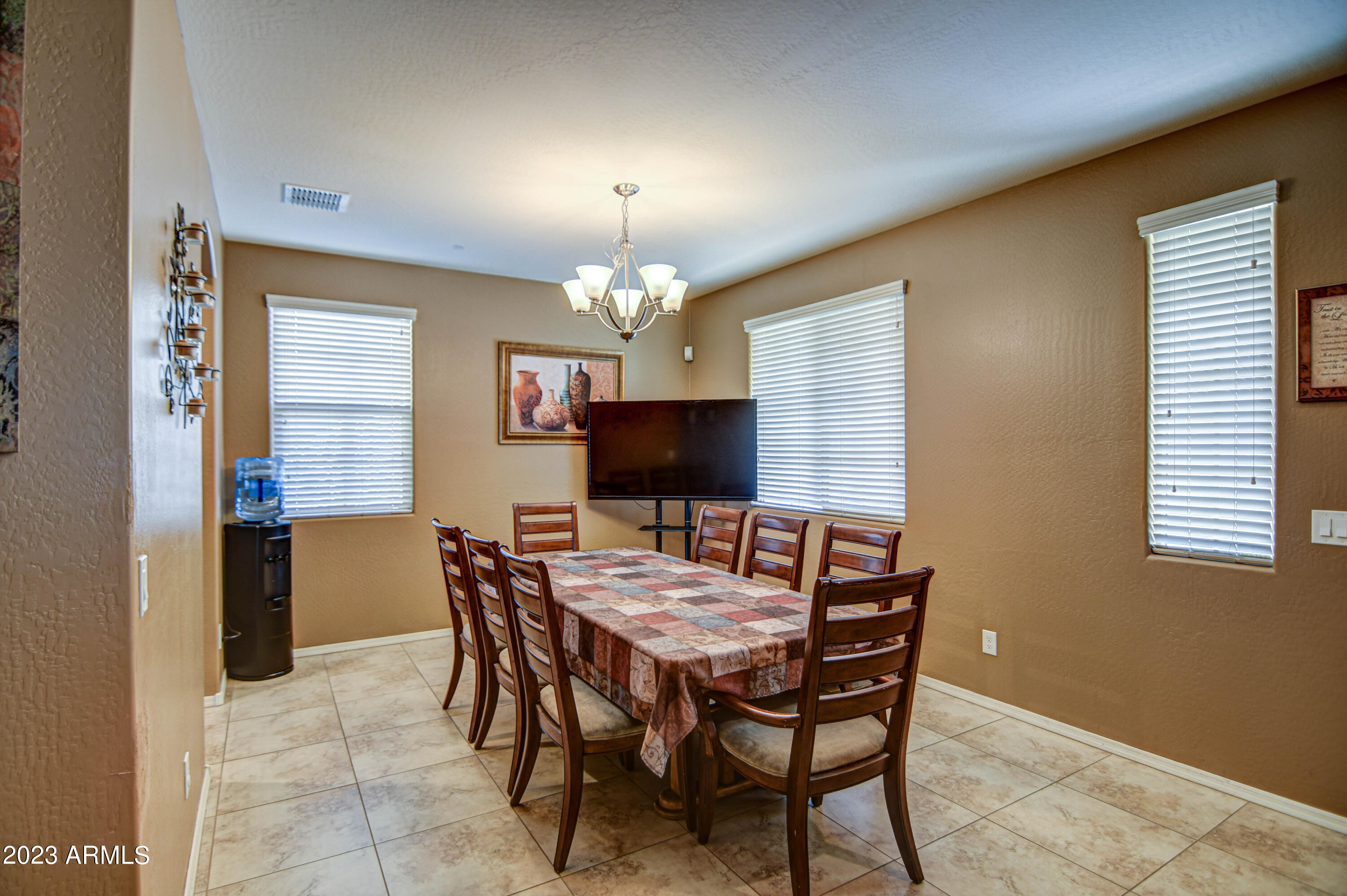 1922 West Carson Road Phoenix, AZ 85041 - Photo 6 of 42 Living Room 1