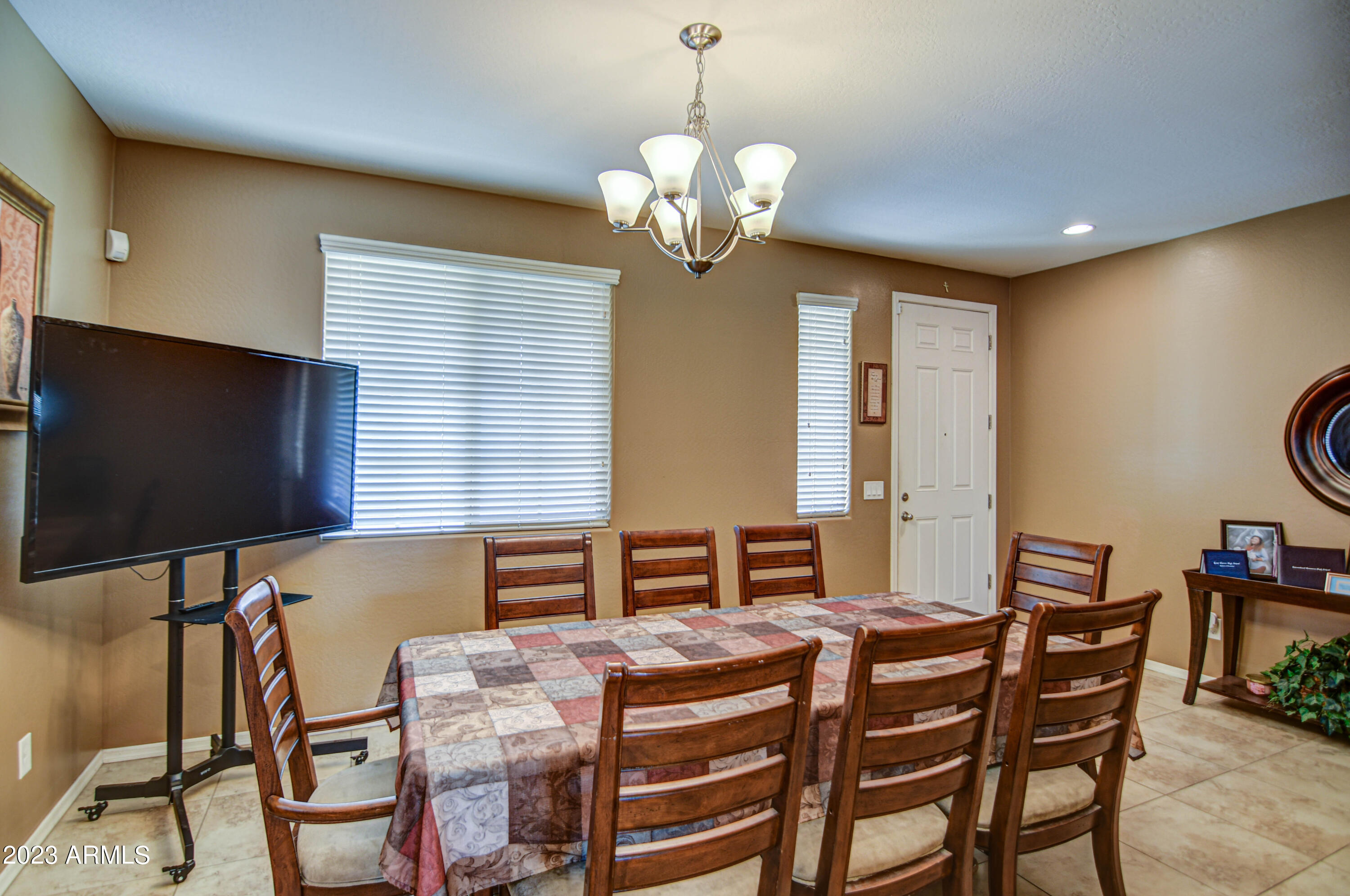 1922 West Carson Road Phoenix, AZ 85041 - Photo 8 of 42 Living Room 3