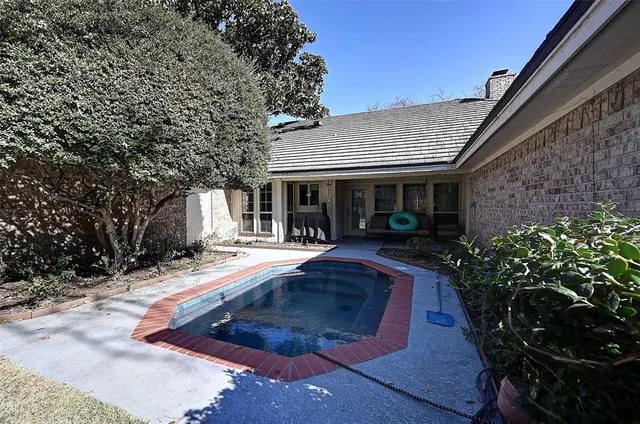 a view of a house with entertaining space