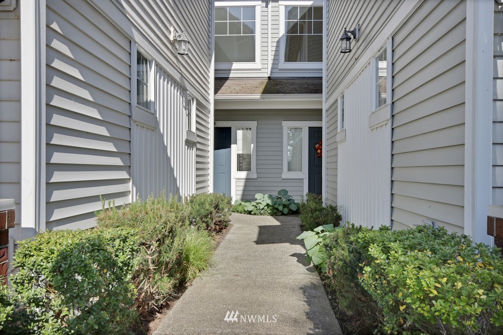 225 South 49th Street, Unit D Renton, WA 98055 - Photo 3 of 23 Gallery Image 3