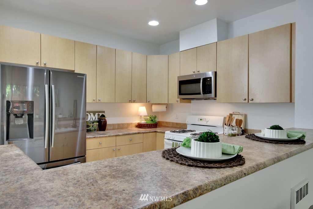 225 South 49th Street, Unit D Renton, WA 98055 - Photo 6 of 23 Gallery Image 6
