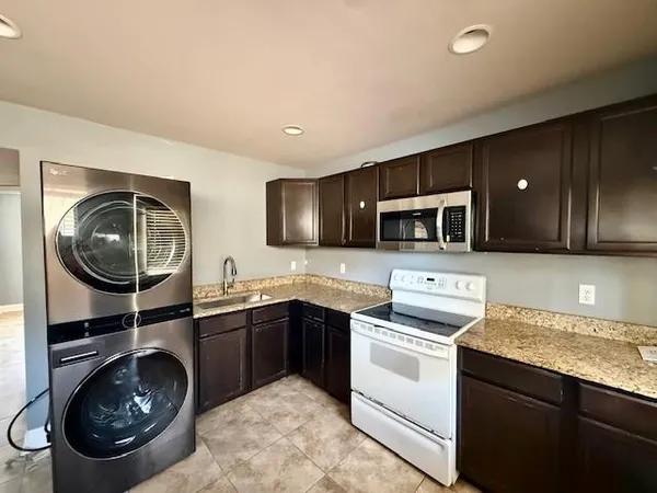 $1,275 | 7616 West Judge Perez Drive, Unit B, Arabi, LA 70032