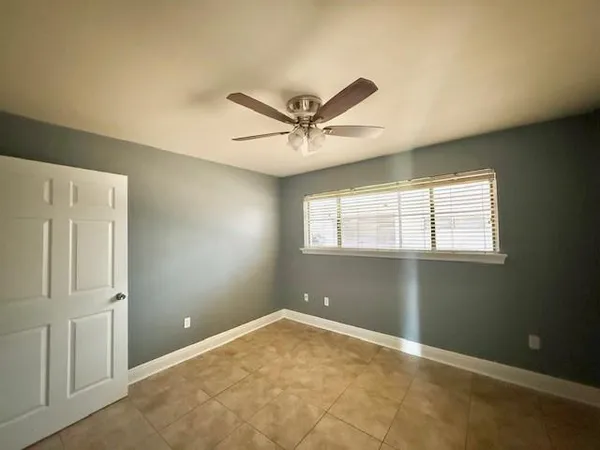 $1,275 | 7616 West Judge Perez Drive, Unit B, Arabi, LA 70032