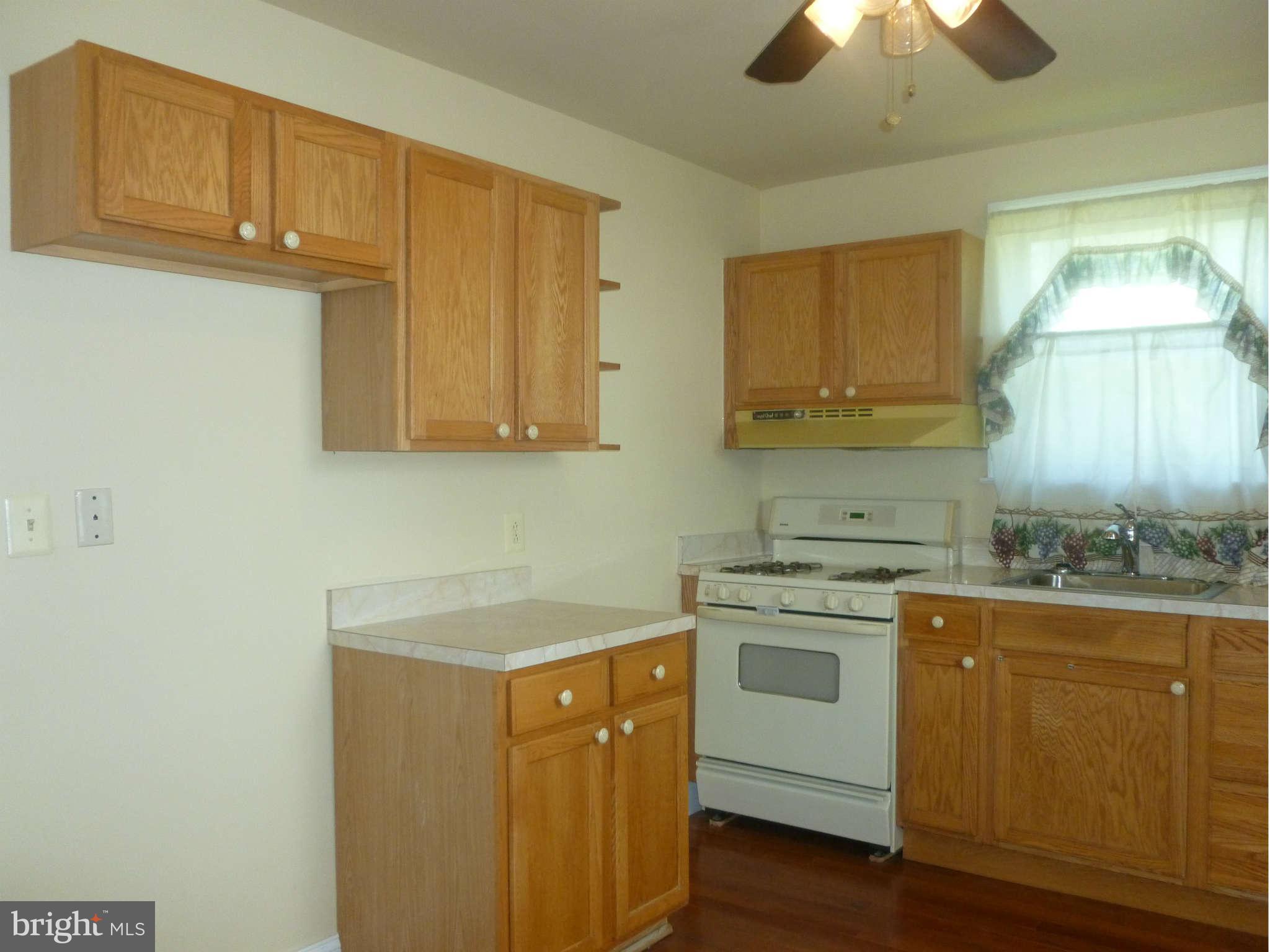 1238 Ten Oaks Road Baltimore, MD 21227 - Photo 9 of 20 Kitchen