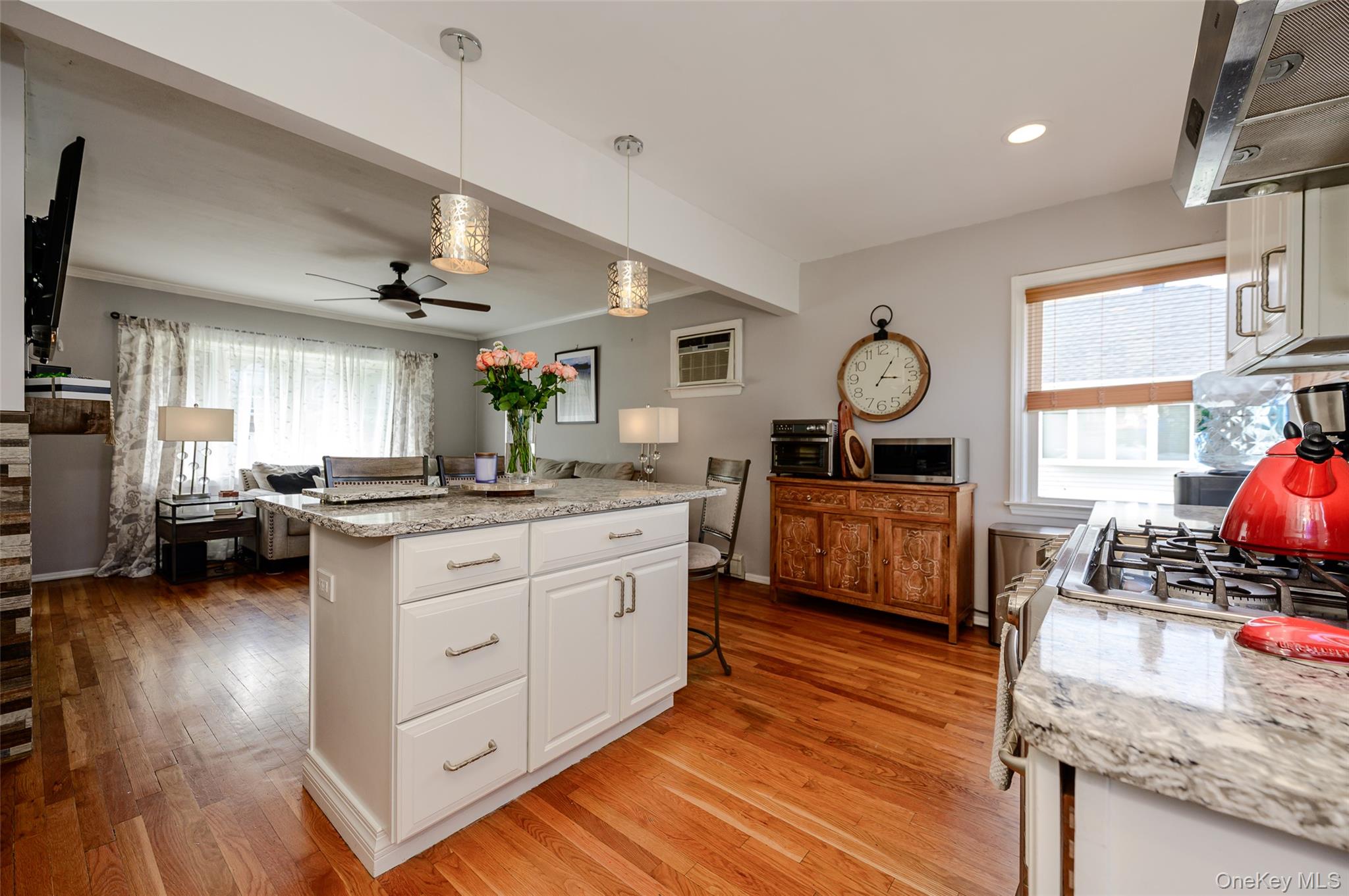 26 Rhode Avenue Merrick, NY 11566 - Photo 7 of 27