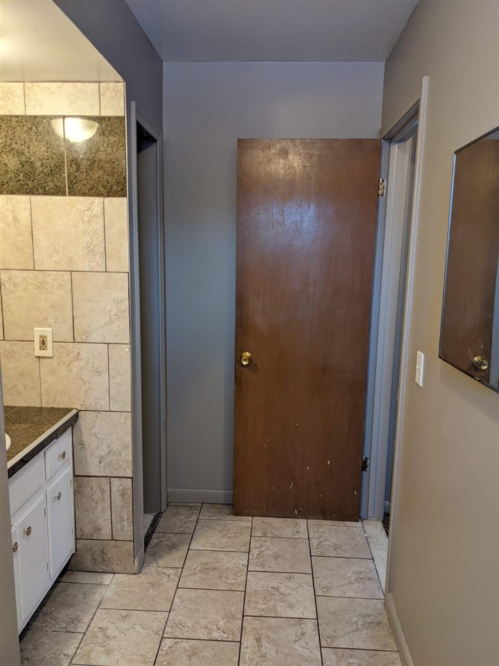 3509 Ridgecliffe Drive Flint, MI 48532 - Photo 11 of 18
