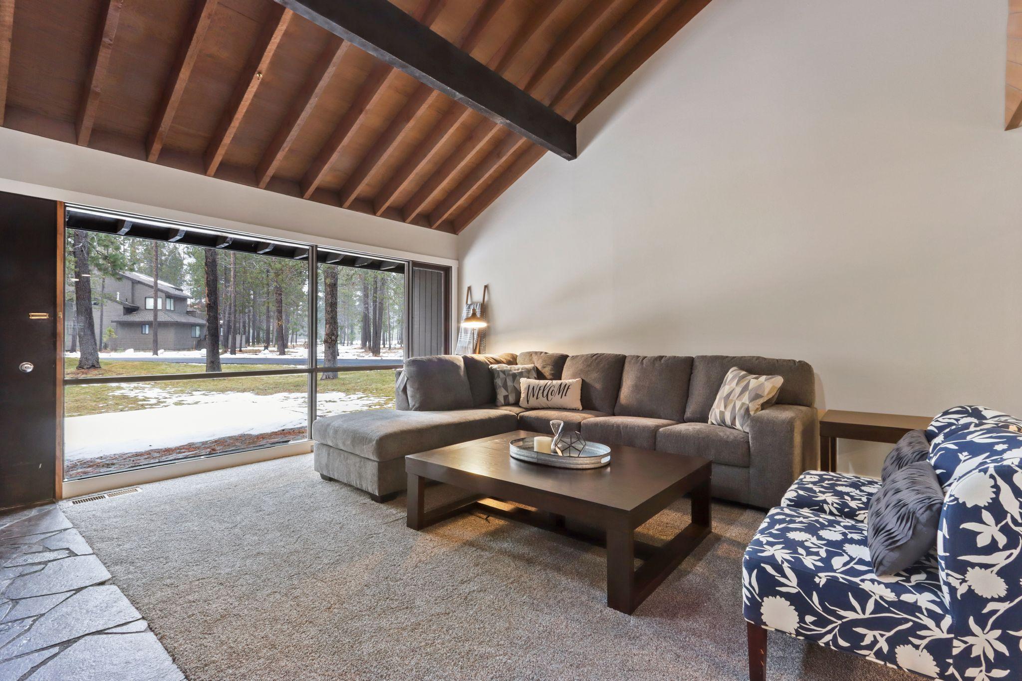 57212 Island Road, Unit 12 Sunriver, OR 97707 - Photo 25 of 25 Living Room 3