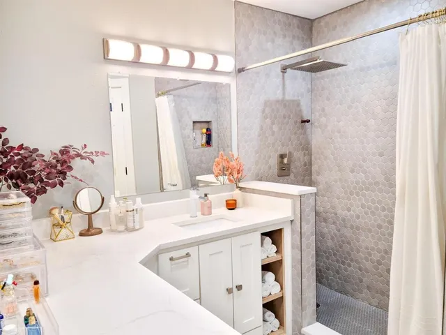 $2,150 | 7810 Creek View Drive, Rowlett, TX 75089