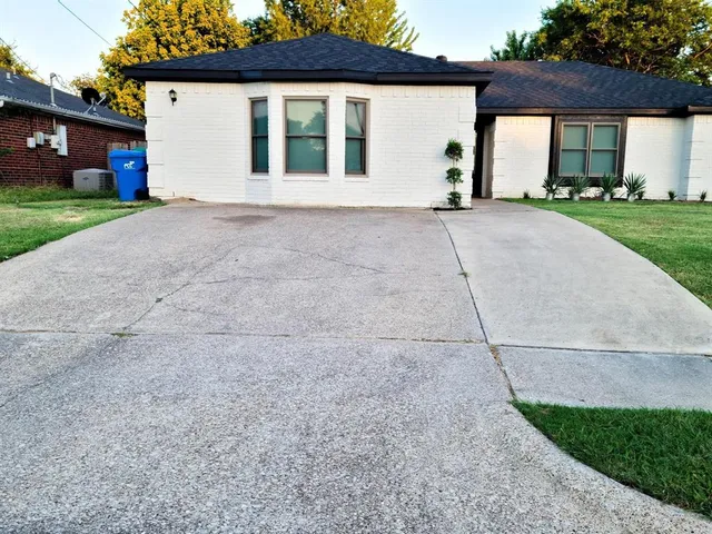 $2,150 | 7810 Creek View Drive, Rowlett, TX 75089