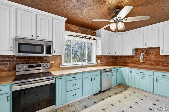 $399,900 | 3270 Linwood Lane, Belleville, IL 62221