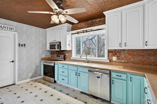 $399,900 | 3270 Linwood Lane, Belleville, IL 62221