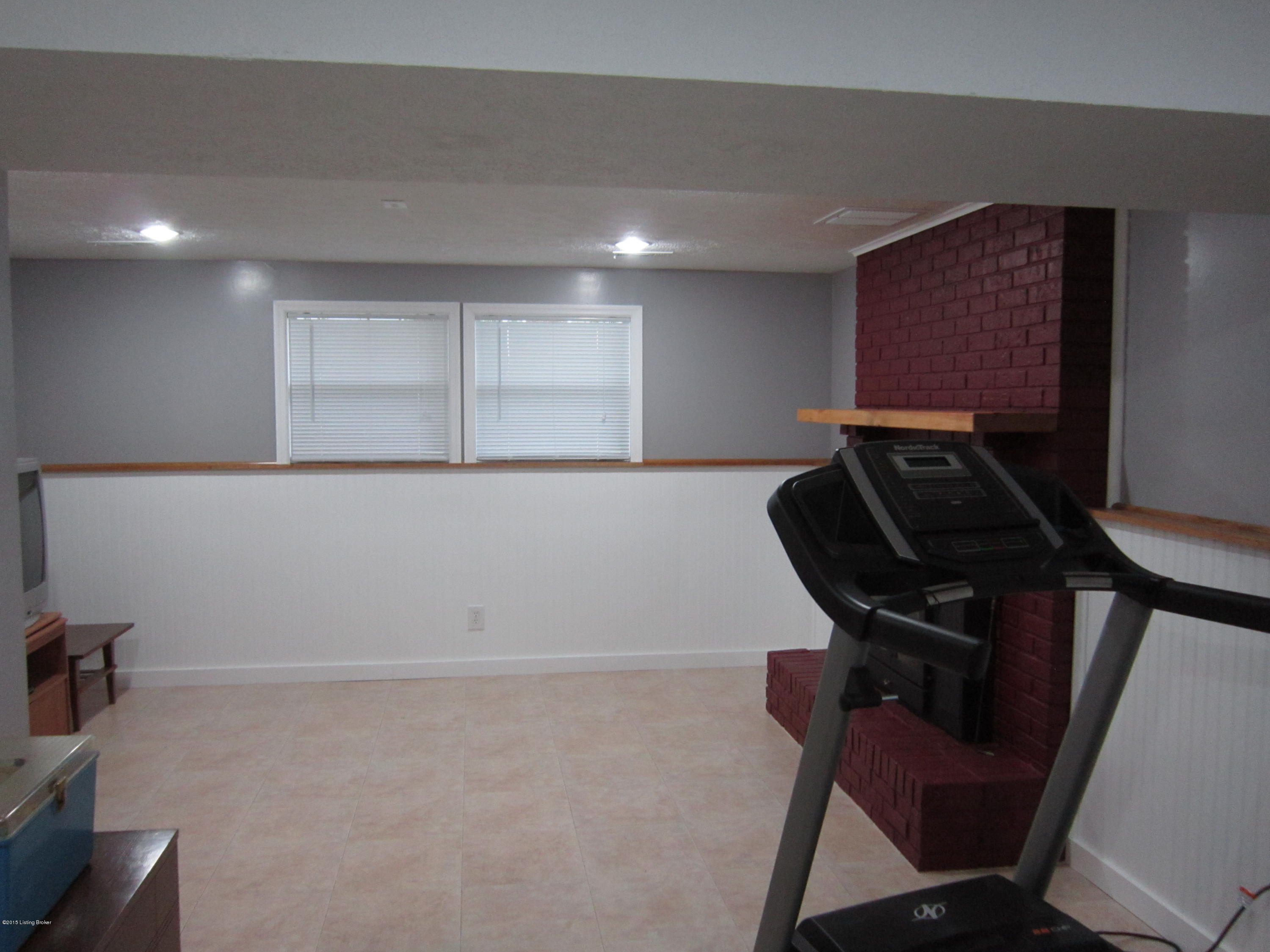 6316 May Pen Road Louisville, KY 40228 - Photo 30 of 46 LL Family Room