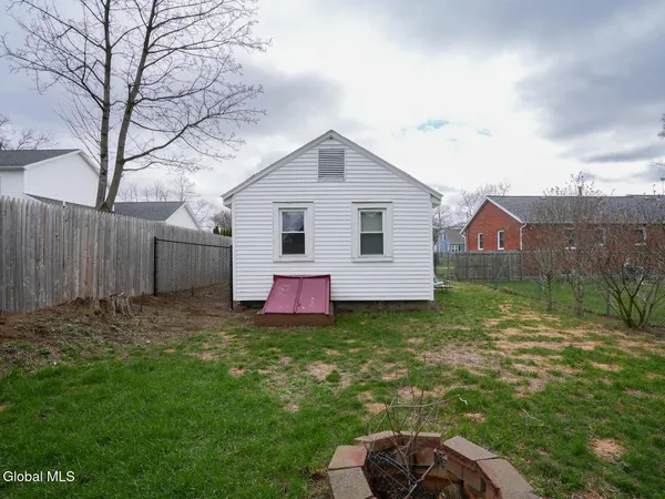 $195,000 | 2073 Amsterdam Avenue, Rotterdam, NY 12303