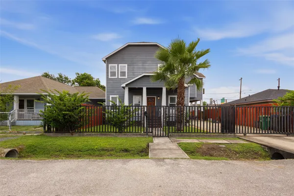 $5,500 | 704 Vincent Street, Houston, TX 77009