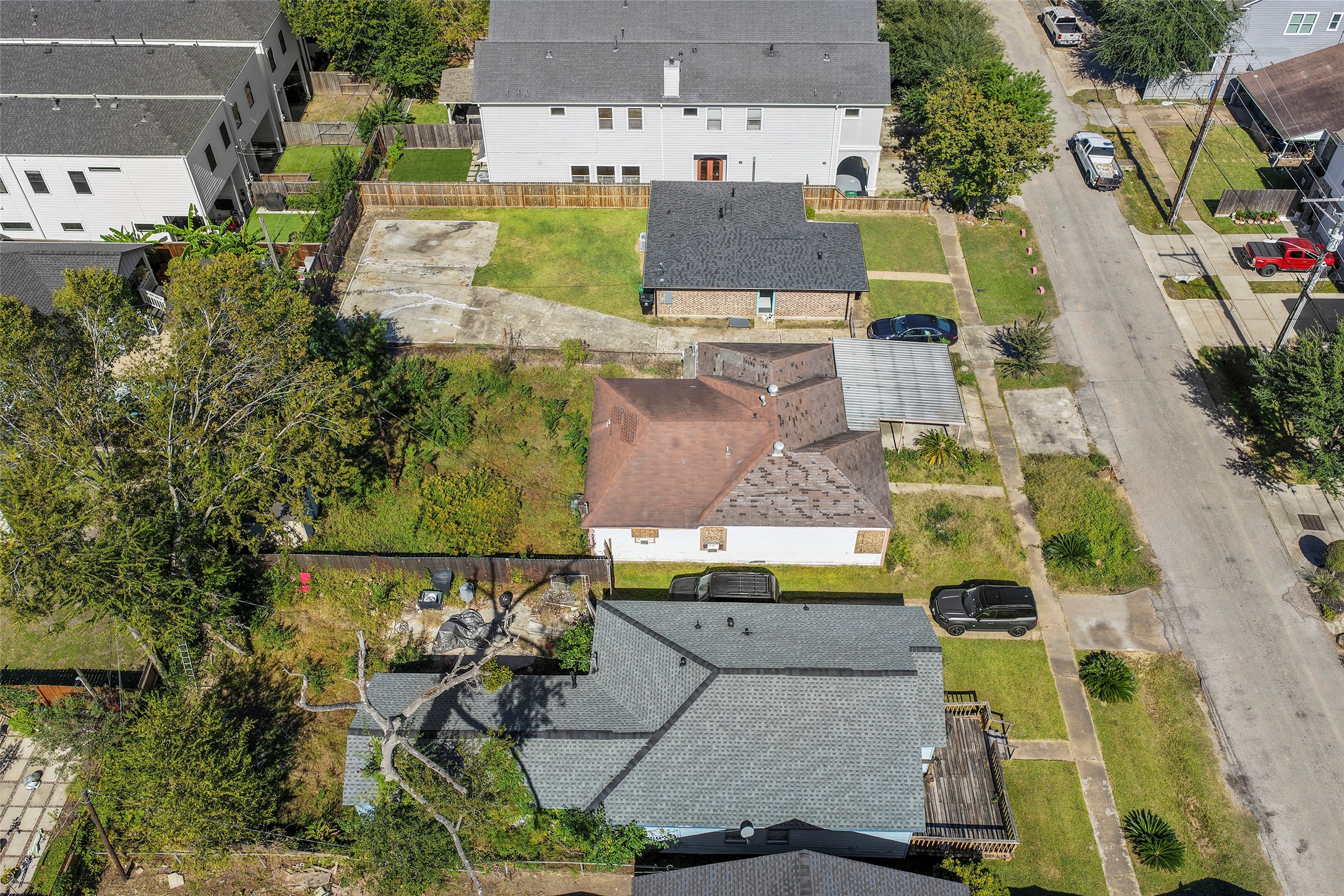 919 Lawrence Street Houston, TX 77008 - Photo 7 of 9 an aerial view of residential houses with outdoor space