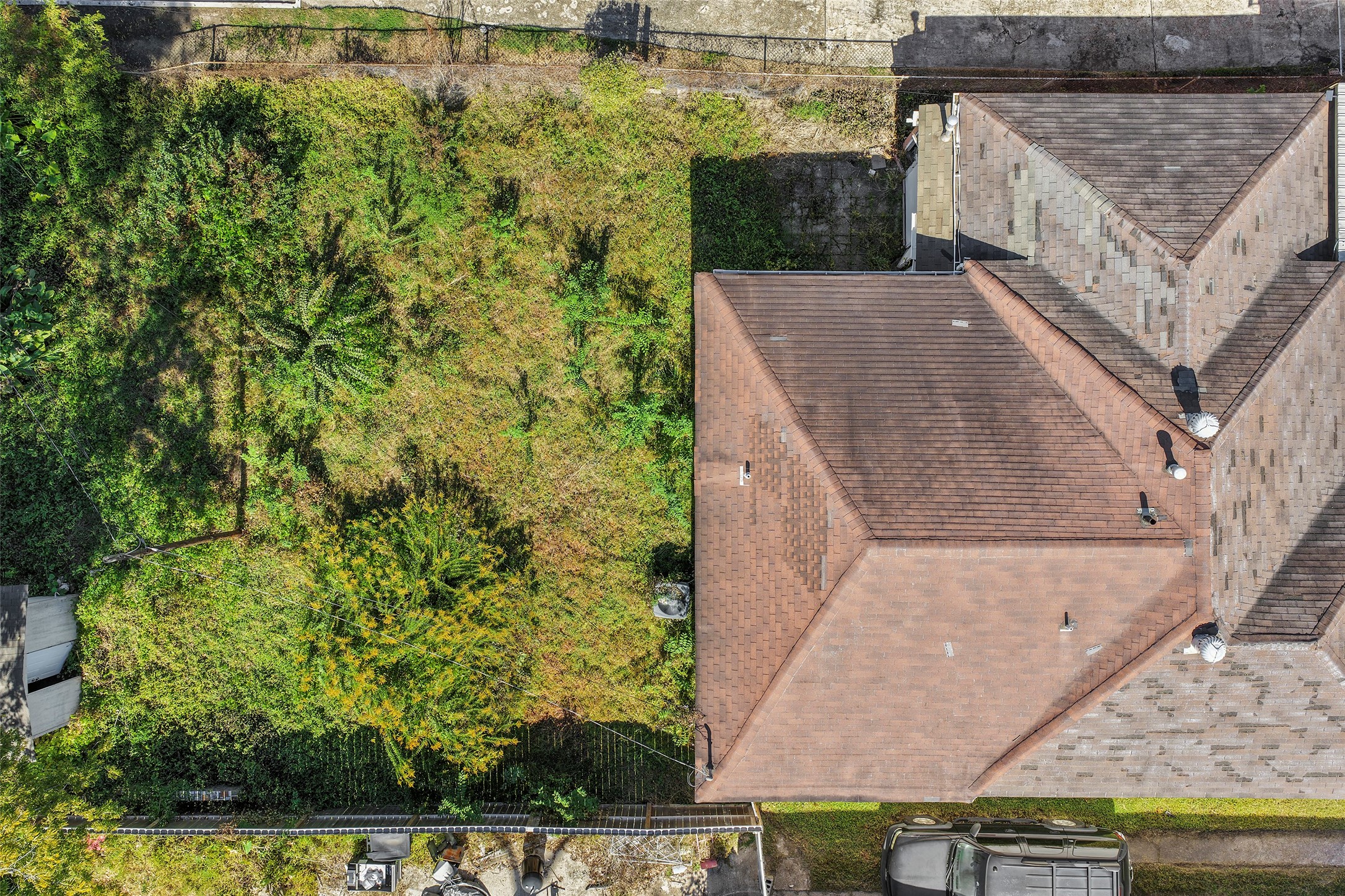 919 Lawrence Street Houston, TX 77008 - Photo 8 of 9 a aerial view of a house with a yard