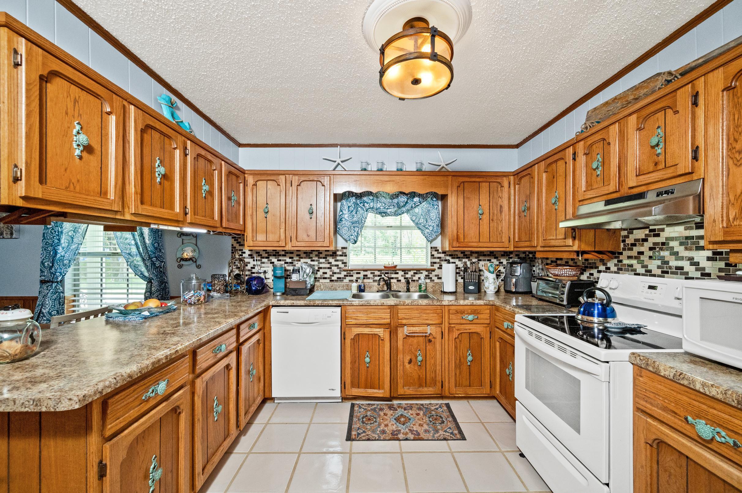 11142 Robin Road Fairhope, AL 36532 - Photo 7 of 31
