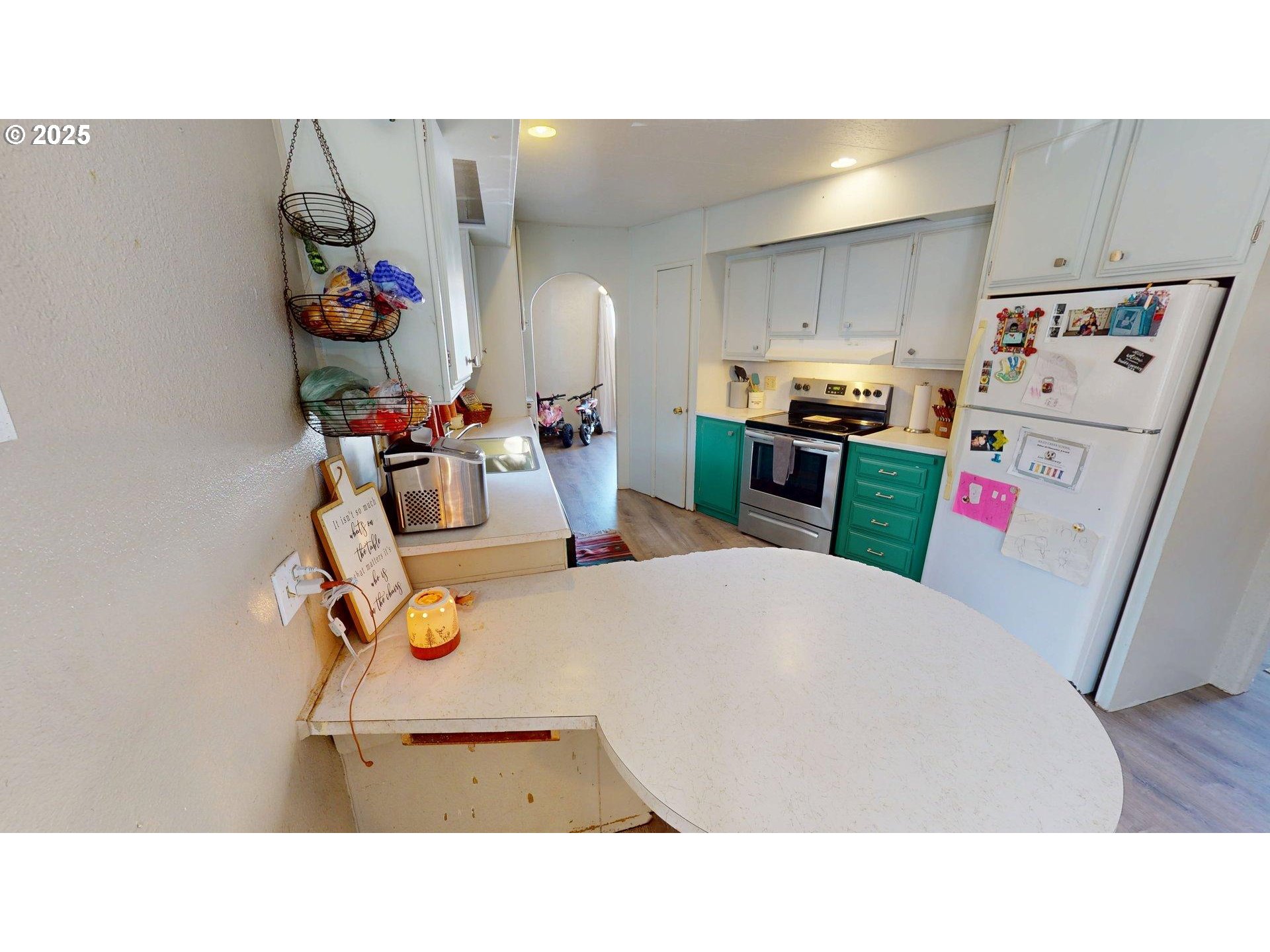 95691 Saunders Creek Road, Unit 13 Gold Beach, OR 97444 - Photo 11 of 27 Kitchen