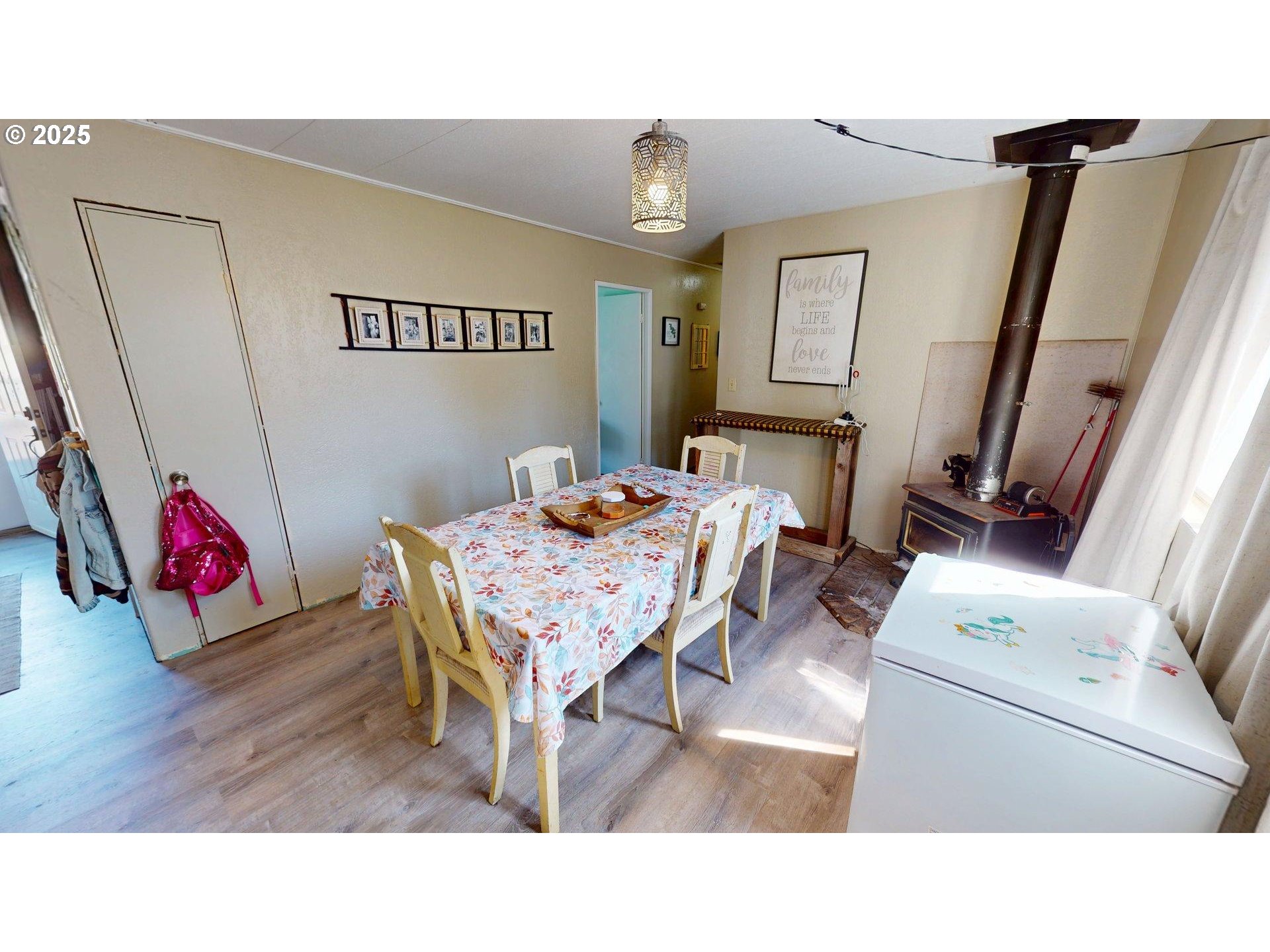 95691 Saunders Creek Road, Unit 13 Gold Beach, OR 97444 - Photo 12 of 27 Family Room