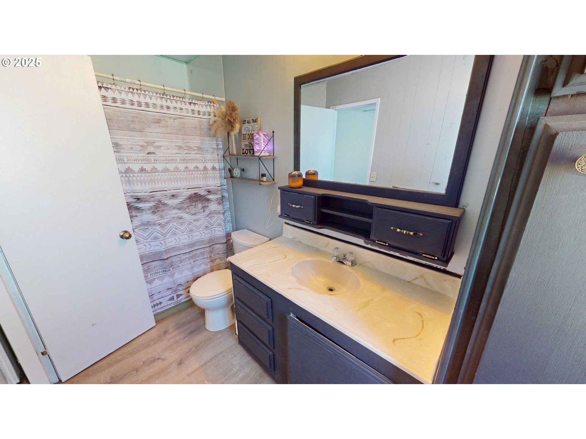 95691 Saunders Creek Road, Unit 13 Gold Beach, OR 97444 - Photo 18 of 27 Owner's Suite Bathroom