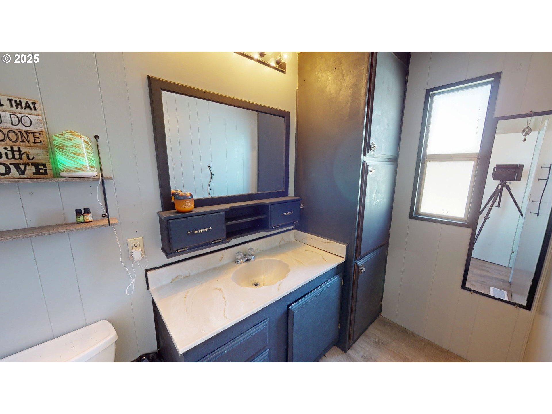 95691 Saunders Creek Road, Unit 13 Gold Beach, OR 97444 - Photo 19 of 27 Owner's Suite Bathroom