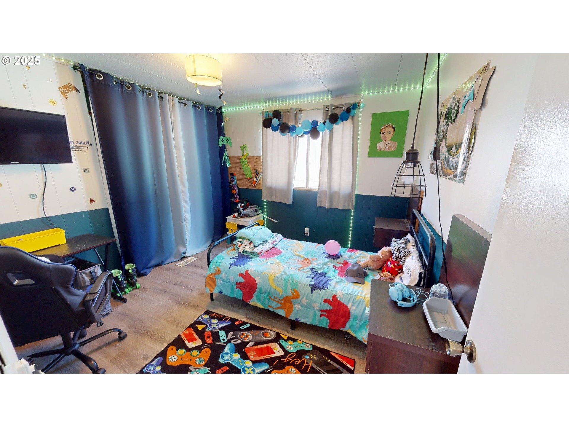 95691 Saunders Creek Road, Unit 13 Gold Beach, OR 97444 - Photo 20 of 27 Bedroom