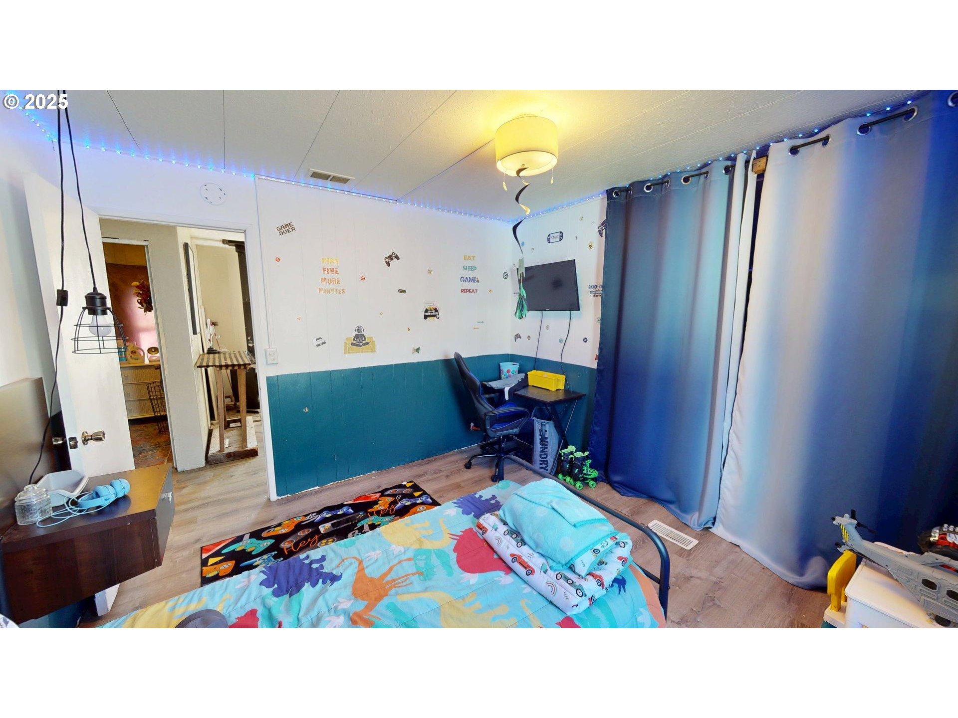 95691 Saunders Creek Road, Unit 13 Gold Beach, OR 97444 - Photo 22 of 27 Bedroom