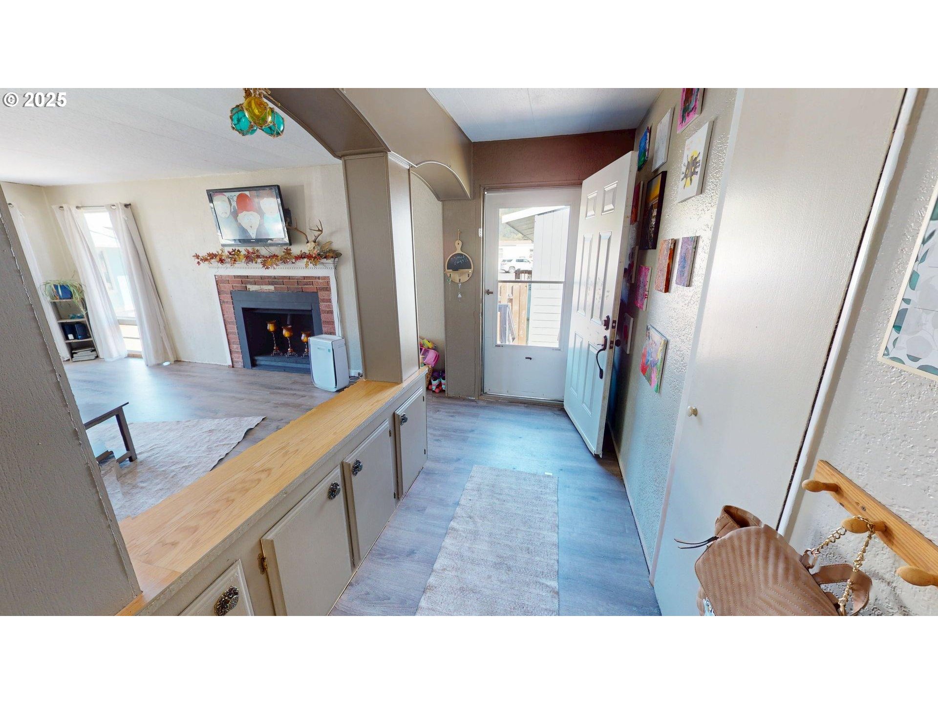 95691 Saunders Creek Road, Unit 13 Gold Beach, OR 97444 - Photo 3 of 27 Entrance/Foyer