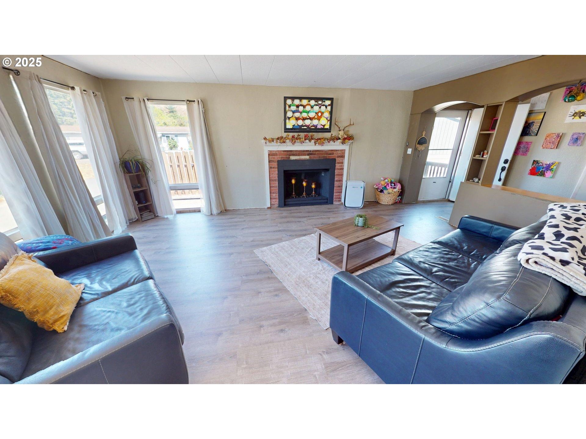 95691 Saunders Creek Road, Unit 13 Gold Beach, OR 97444 - Photo 7 of 27 Living Room