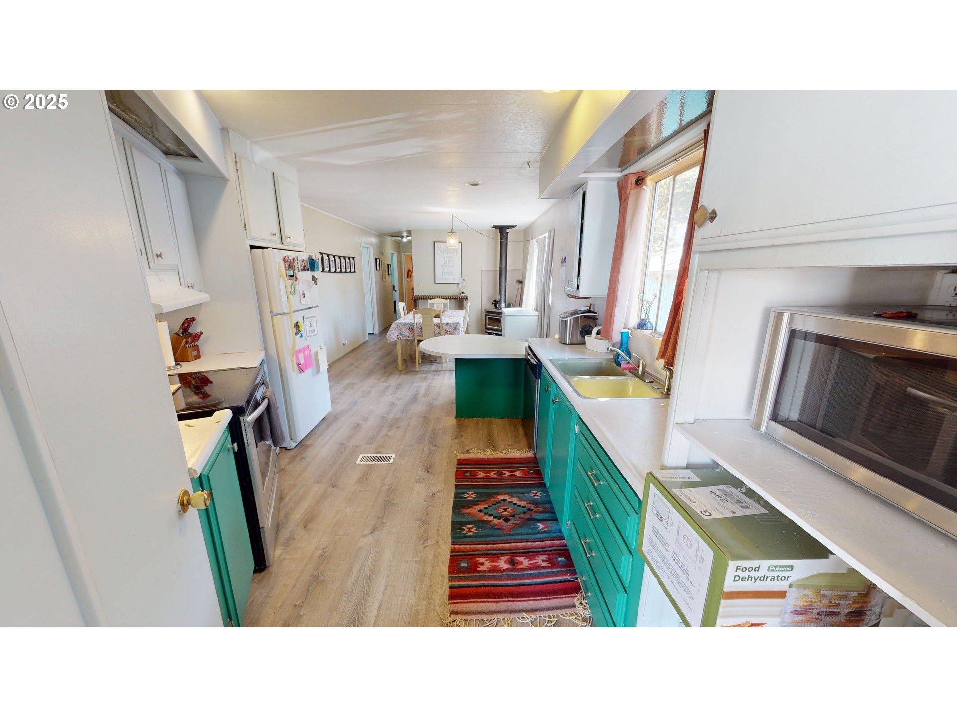 95691 Saunders Creek Road, Unit 13 Gold Beach, OR 97444 - Photo 9 of 27 Kitchen