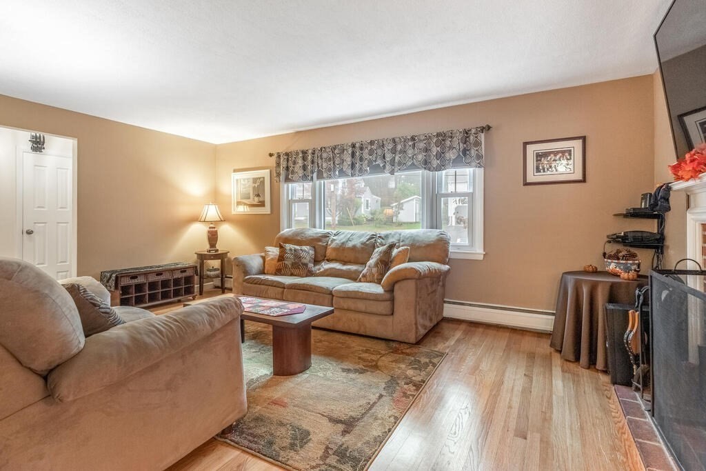 59 Hathaway Circle Arlington, MA 02476 - Photo 4 of 30