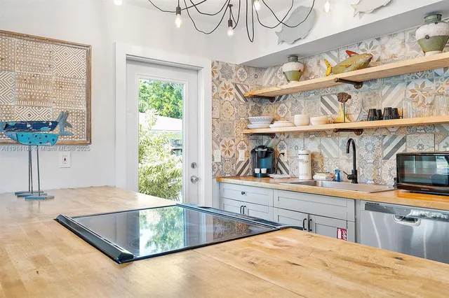 $750,000 | 1411 Northeast 12th Street, Fort Lauderdale, FL 33304